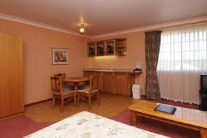 McNevins Warwick Motel And Gunyah Restaurant - ACT Tourism 5