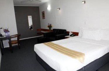 Ayr Travellers Motel - ACT Tourism 0