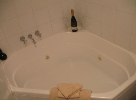 Harrow Cottages - ACT Tourism 2