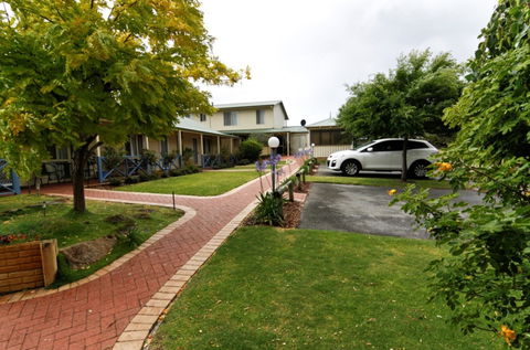 Park Avenue Holiday Units - ACT Tourism 0