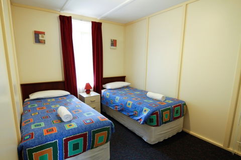 Park Avenue Holiday Units - ACT Tourism 2