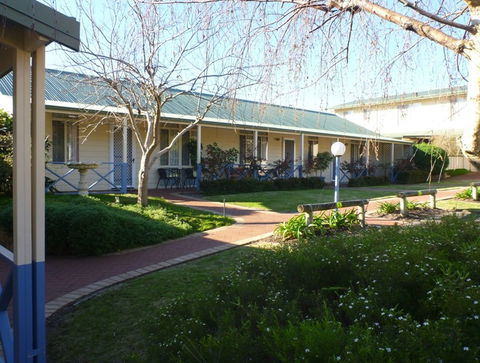 Park Avenue Holiday Units - ACT Tourism 4