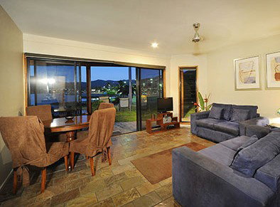 Airlie Waterfront Bed And Breakfast - ACT Tourism 4