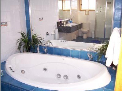 Bateau Bay Beachfront Luxury Accomodation - ACT Tourism 0