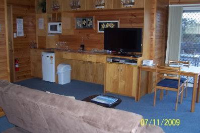 Bateau Bay Beachfront Luxury Accomodation - ACT Tourism 2