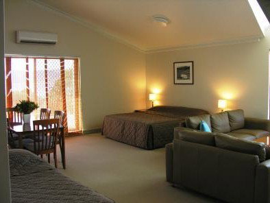 Banjo Paterson Inn - ACT Tourism 2