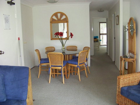Old Burleigh Court Holiday Apartments - ACT Tourism 2