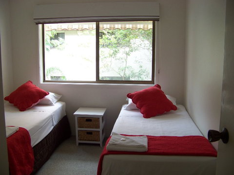 Old Burleigh Court Holiday Apartments - ACT Tourism 3