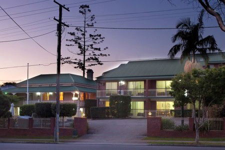 Aabon Holiday Apartments & Motel - ACT Tourism 0