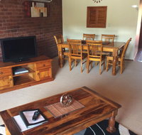 Cleveland Visitor Villas Motel  Shailer Park Garden Villas - ACT Tourism