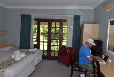 Poplars Inn - ACT Tourism 0