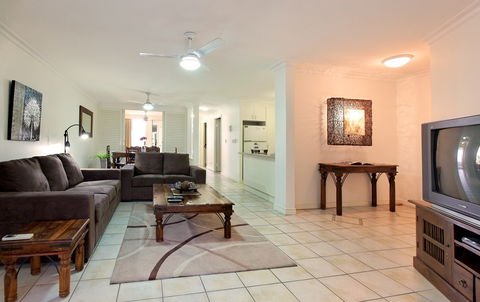 La Grande Apartments Broadbeach - ACT Tourism 0