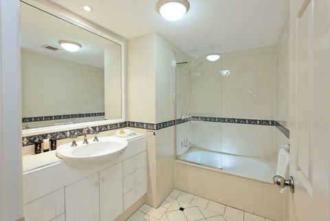 La Grande Apartments Broadbeach - ACT Tourism 3