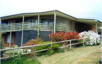 Currawong Holiday Home - ACT Tourism 0