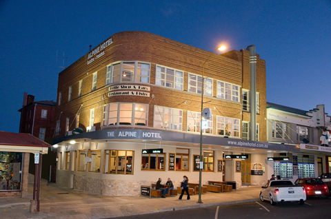 Alpine Hotel - ACT Tourism 0