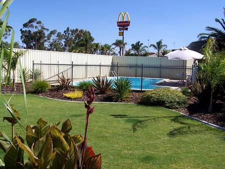 Renmark Motor Inn - ACT Tourism 3