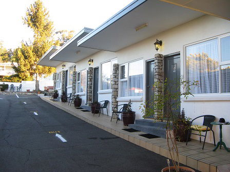 White Manor Motel - ACT Tourism 1