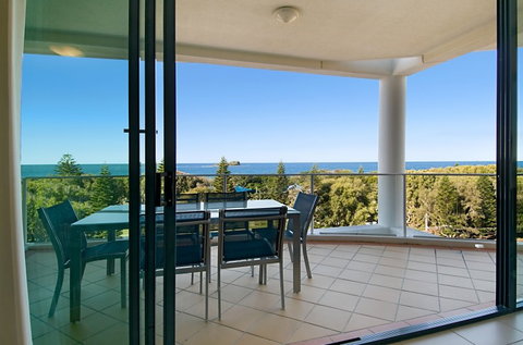 Santorini On Mudjimba - ACT Tourism 4