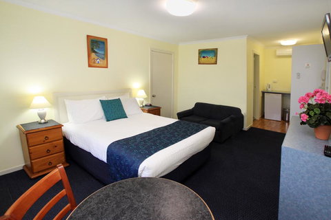 Pelican Motor Inn - ACT Tourism 1