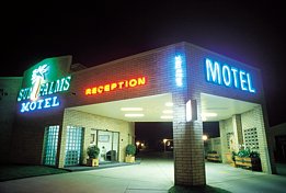 Sun Palms Hotel Motel - ACT Tourism 0