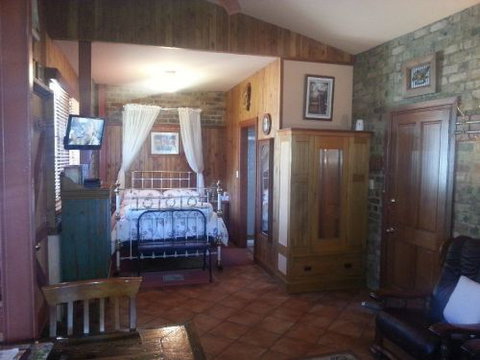 Eagle Foundry B & B - ACT Tourism 4