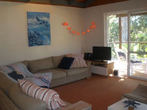 Coochiemudlo Island Family Beach House - ACT Tourism 4