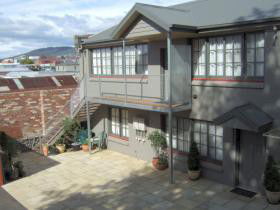 Georgina Cottage Accommodation - ACT Tourism 0