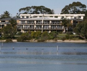 Waterview Luxury Apartments - ACT Tourism 0