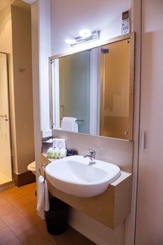 Quality Hotel Batman's Hill On Collins - ACT Tourism 33