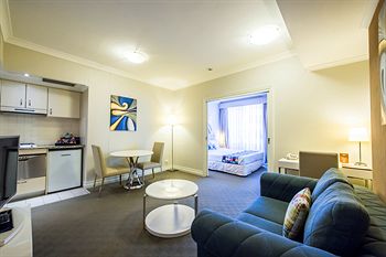 Seasons Harbour Plaza - ACT Tourism 0