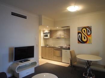 Seasons Harbour Plaza - ACT Tourism 21