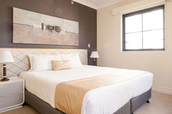 Seasons Harbour Plaza - ACT Tourism 32