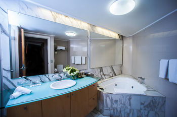 Pullman Quay Grand Sydney Harbour - ACT Tourism 4