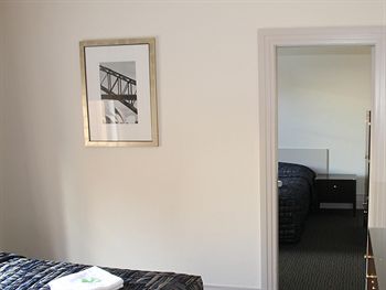 Royal Exhibition Hotel - ACT Tourism 4