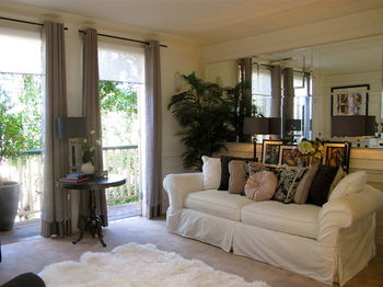 Andre's Mews Luxury Serviced Apartments - ACT Tourism 5