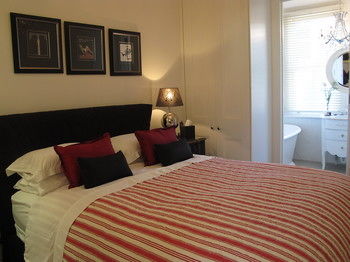 Andre's Mews Luxury Serviced Apartments - ACT Tourism 18