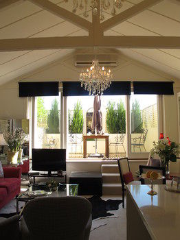 Andre's Mews Luxury Serviced Apartments - ACT Tourism 20