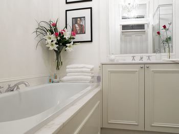 Andre's Mews Luxury Serviced Apartments - ACT Tourism 21