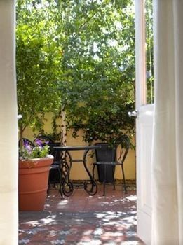 Andre's Mews Luxury Serviced Apartments - ACT Tourism 53