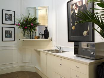 Andre's Mews Luxury Serviced Apartments - ACT Tourism 59