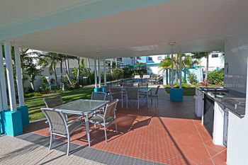 San Marino By The Sea Apartments - ACT Tourism 98