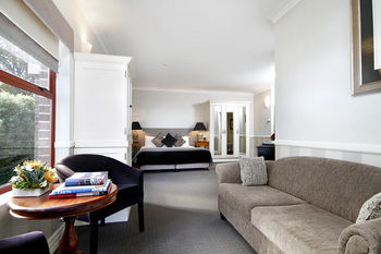 Echoes Boutique Hotel And Restaurant - ACT Tourism 11