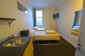 Cambridge Lodge - Hostel/Backpacker - ACT Tourism 12