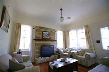 Singletons Retreat - ACT Tourism 8