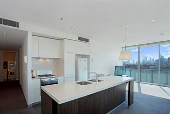 Astra Apartments - St Kilda Rd - ACT Tourism 13