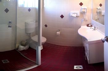 Homestead Motel - ACT Tourism 0