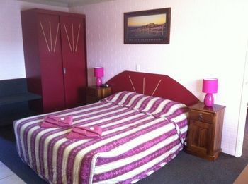 Homestead Motel - ACT Tourism 4