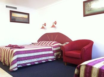 Homestead Motel - ACT Tourism 10