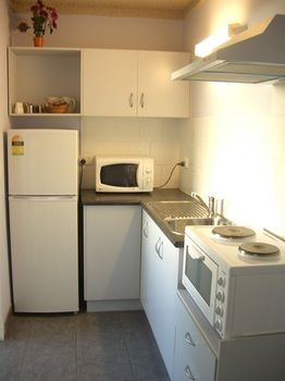 Homestead Motel - ACT Tourism 11