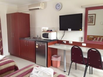 Homestead Motel - ACT Tourism 15